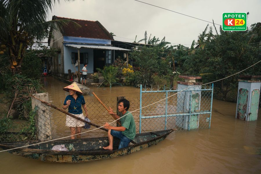 Bagaimana Bisnis Apotek Menghadapi Musim Banjir di Indonesia?